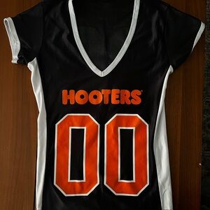 Hooters Black and Orange V-Neck Top